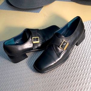 Women Shoes 👞 Leather with scratches inside